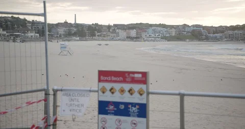 Rack focus from deserted Bondi Beach to Bondi Closed sign, COVID-19 動画素材 128044752