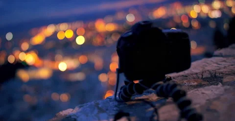 Rack focus from DSLR camera to Athens, Greece at night, dusk, after sunset 스톡 동영상 202259075