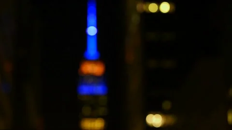 Rack focus of Empire State Building dressed in blue/gold (with sparkle effect) Stock Footage 63783081