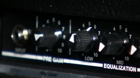 Rack focus from guitar amp knobs to cord. 스톡 동영상 52326475
