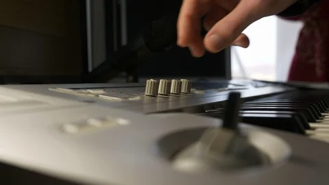 Rack Focus Hand Turning Knobs on Synthesizer Keyboard and Midi Controller. Macro 스톡 동영상 107005888
