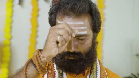Rack focus, head shot of indian holy guru praying god by holding cowrie shells Stock Footage 168242109