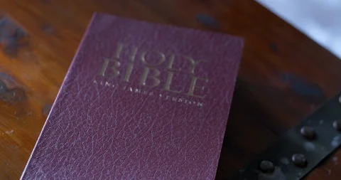 Rack Focus of the Holy Bible Vídeo Stock 106576858