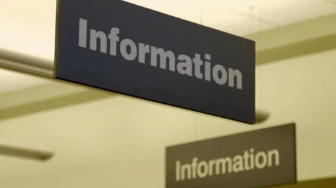 Rack focus on an information sign Vídeos de archivo 49089741