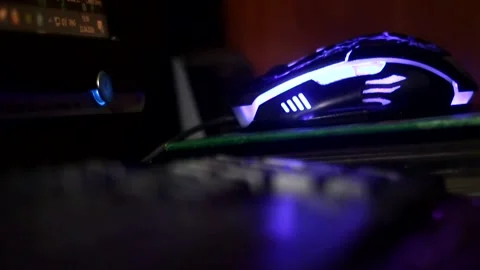 Rack focus from keyboard to mouse Видео 333707040