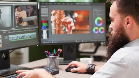 Rack focus of professional creative team Stock Footage 110470433