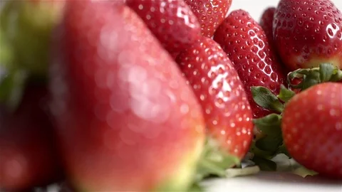 Rack focus on ripe strawberries. Close up Video stock 71538314