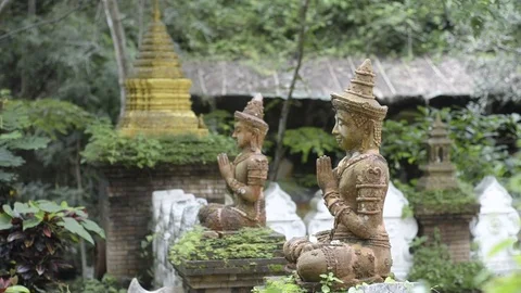 Rack focus Thai angle statue in temple. 스톡 동영상 79781294