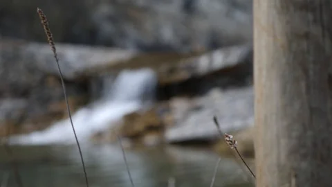 Rack focus wood pole waterfall 4k Stock Footage 87862162