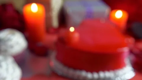 Racking focus shot of a decorated party table for Valentine's day celebration... Vídeos de archivo 123405325