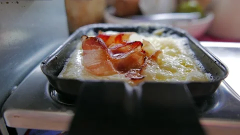Raclette : cheese and bacon Video stock 148579853