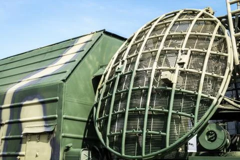 Radar control antenna on multiple launch rocket system weapons 库存照片