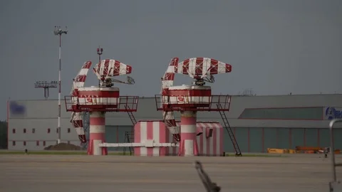 Radar system in warning stripes of red and white at Airport 스톡 동영상 81881976
