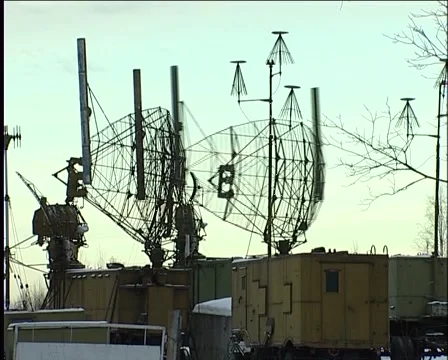Radars at the military base Stockbeeldmateriaal 988509