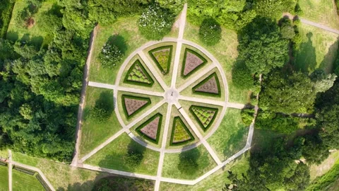 Radial star-shaped garden with pathways at Middleton Place plantation Stock Footage 326435065