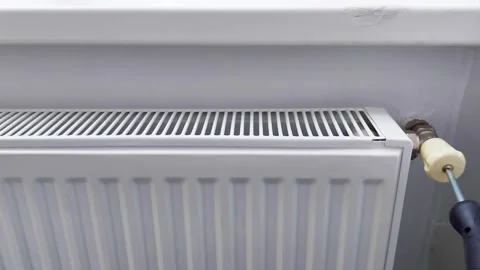 Radiator Maintenance with Screwdriver Adjusting Valve for Heating Efficiency 스톡 동영상 328285700