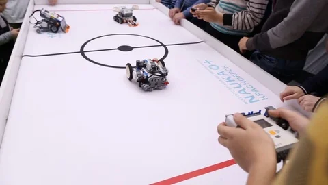 Radio-controlled robots. 스톡 동영상 72689188