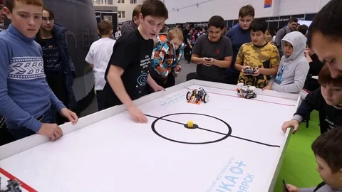 Radio-controlled robots. 스톡 동영상 72689523