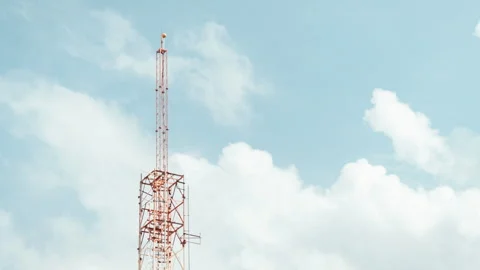 Radio station tower with cloudy sky in the background timelapse Video stock 269098003