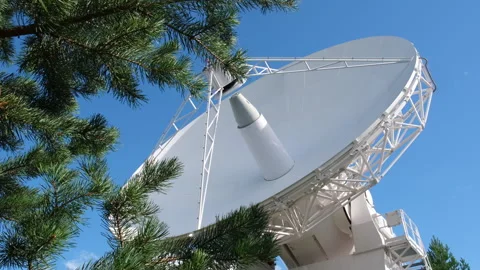 A radio telescope dish rotates during a scientific experiment Stock-Footage 253625205