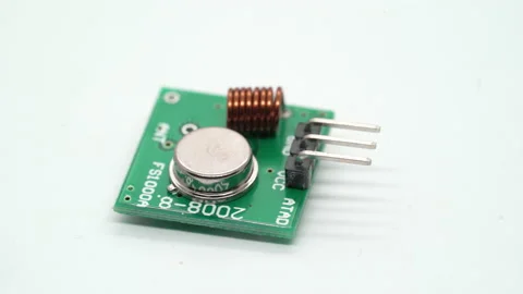 Radio transmitter, receiver electronic component with antenna. Electronics diy. Vídeo Stock 169320647