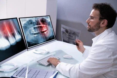 Radiologist Dentist Using X Ray Software Stock-Fotos