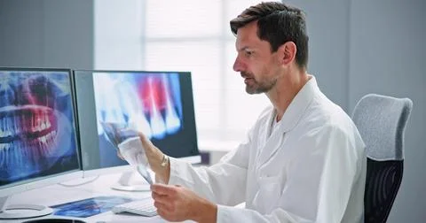 Radiologist Dentist Using X Ray Software Stock-Fotos