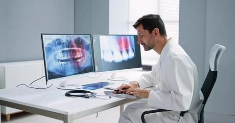 Radiologist Dentist Using X Ray Software Stock-Fotos