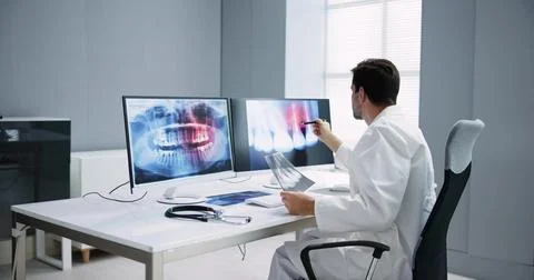 Radiologist Dentist Using X Ray Software Stock-Fotos