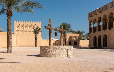 Raditional stone well and Arabic fort architecture courtyard. Stockfoto's