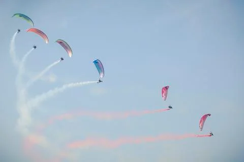 RADOM, POLAND - AUGUST 26, 2017 :The Flying Dragons aerobatic group of paramo Foto stock