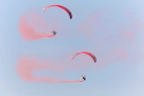 RADOM, POLAND - AUGUST 26, 2017 :The Flying Dragons aerobatic group of paramo Foto stock