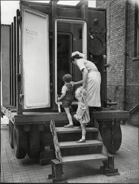 Raf Decompression Chamber To Be Used As Whooping Cough Cure. A Nurse Helps Two C Stock Photos