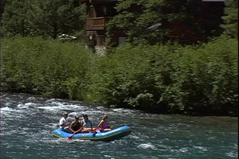 Rafters Arrive-zoom Video stock 819740