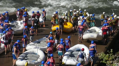 Rafters launching on the Ocoee River Stock-Footage 52970770