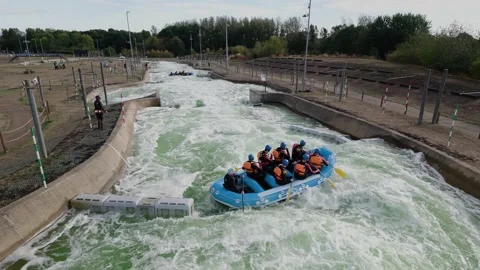 Rafters Navigating a Whitewater Course Stockbeeldmateriaal 347965272