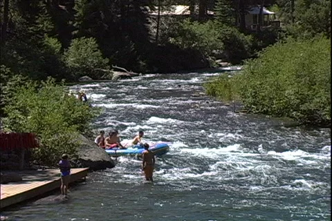 Rafters in Rapids Video stock 819746