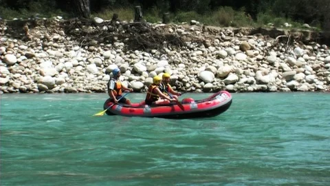 Rafting athletes in the river Stockbeeldmateriaal 104409626