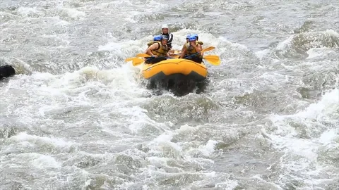 Rafting the Patate River, Ecuador 스톡 동영상 128428576