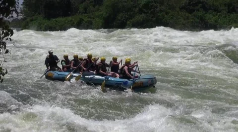Rafting in rough waters the White Nile, Uganda 库存影片 44333668