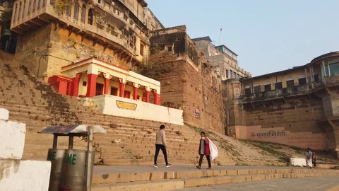 Rag picker at Varanasi ghat Stock Footage 116548374