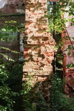 Ragged edge of the wall. 库存照片