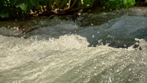 Raging river in mountain Vídeos de archivo 111485744