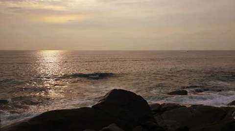 Raging sea surf in the rocks Video stock 33471752