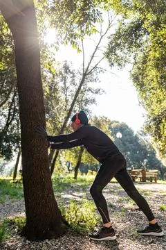 Ragzzo does physical activity in the park 스톡 사진