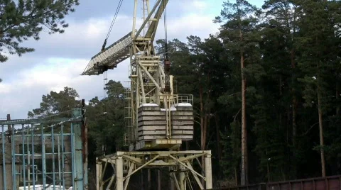 Rail crane turns Stock Footage 649662