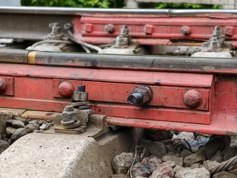 Rail joint polymer pads provide both electrical isolation and mechanical su.. 库存照片