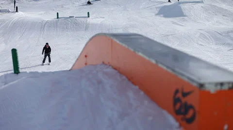 Rail skiing 1 Vídeo Stock 1044418