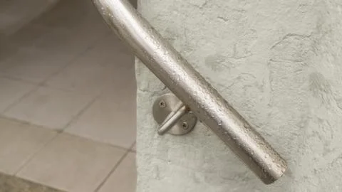 Railing on wall with water drops Foto stock