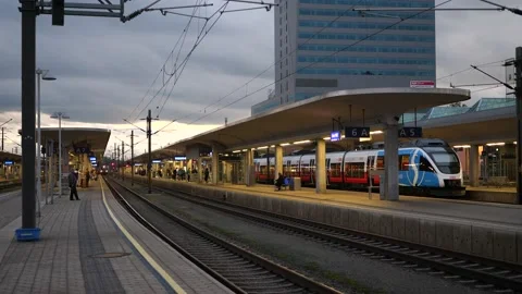 Railjet Express bound for Vienna main station arriving at Linz main station 스톡 동영상 219255244